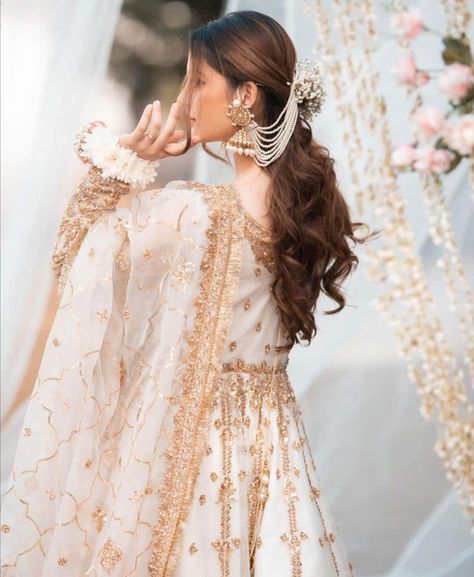 Nikah Dress, Indian Bridal Jewelry Sets, Bridal Dresses Pakistan, Pakistani Fashion Party Wear, Beautiful Pakistani Dresses, Bridal Dress Fashion, Bridal Photoshoot, Pakistani Bridal Dresses, Indian Bridal Outfits