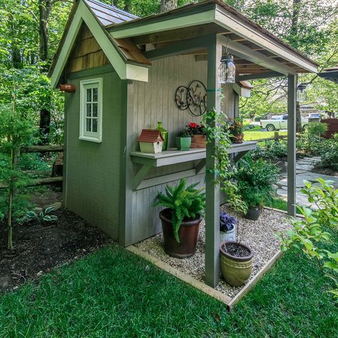 Small Potting Shed, Farmhouse Sheds, Ladder Ideas, Small Patio Design, Pinterest Garden, Modern Shed, Backyard Studio, Potting Sheds, Shed Design