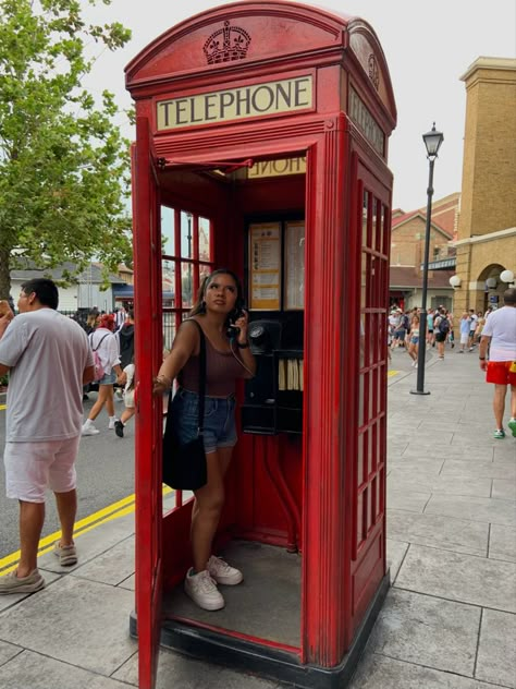 Universal Orlando Instagram Pictures, Universal Friend Pictures, Universal Instagram Stories, Harry Potter World Pictures Ideas, Universal Studios California Outfit, Universal Inspo Pics, Universal Studios Picture Ideas Friends, Universal Studios Singapore Photo Ideas, Universal Instagram Pictures