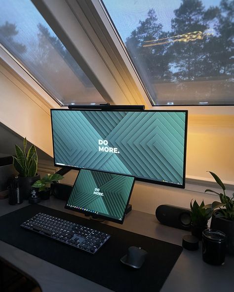 🚨DO MORE wallpaper in our bio!🚨 . . Big thanks to @setupsbyem for the amazing shots! Go give him a follow 🚀 . . ➖➖➖➖➖➖➖➖➖➖➖➖➖➖ #desksetup #workspace #productivity #homeoffice #officeinspiration #minimalist #deskdecor #workspaceinspiration #workfromhome #deskgoals #deskorganization #officedesign #deskstyling #officegoals #desklove #homedecor #deskaccessories #interiordesign #cleanworkspace #cleanlinessiskey #desksetupgoals ➖➖➖➖➖➖➖➖➖➖➖➖➖➖ Setup Minimalista, Clean Desk Setup, Best Pc Setup, Graphic Designer Desk, Small Room Setup, Gaming Computer Room, Small Home Gyms, Bedroom Ideas For Small Rooms Diy, Clean Desk