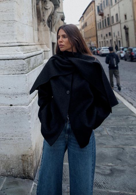 Wool Black Coat Outfit, Black Winter Scarf, Short Wool Coat Outfit, Short Black Coat Outfit, Black Wool Coat Outfit, Eurotrip Outfits, Zara Aesthetic, Elevated Outfits, Wool Coat Outfit