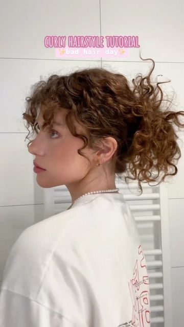 riccarda on Instagram: "lazy hairstyle tutorial 🧘🏼‍♀️ #reels #explorepage" Bad Curly Hair Day, Bad Hair Day Hairstyles Curly Hair, Lazy Hairstyles For Curly Hair, Lazy Curly Hairstyles, Bad Hair Day Hairstyles, Lazy Bun Hairstyles, Lazy Girl Hairstyles, Lazy Hair, Goldie Locks