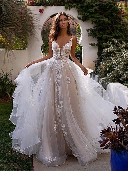 Wedding Dresses 3d Flowers, Moonlight Couture, Long Bridal Gown, Tulle Wedding Gown, White Wedding Dress, A Wedding Dress, Dita Von Teese, Bridal Fashion Week, Wedding Dress Trends