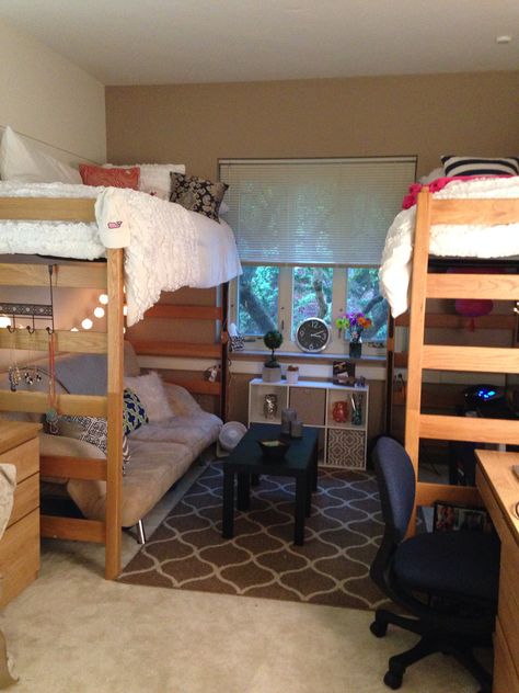 College Dorm Room Ideas 2 Beds, Dorm Room Designs Loft Bed, College Dorm Setup Layout, Four Person Dorm Room, College Dorm Layout Ideas, Dorm Room Ideas Both Sides, Dorm Room Layout Ideas Double, 4 Person Dorm Room Ideas, Dorm Room Ideas 3 Beds