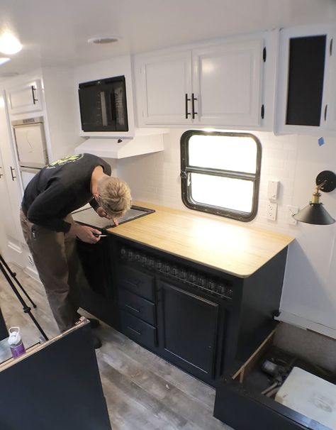 How To Remodel A Camper, Small Travel Trailer Remodel, Farmhouse Camper, Small Camper Interior, Small Travel Trailer, Camper Renovations, Motorhome Remodel, Rv Interior Remodel, Small Camper