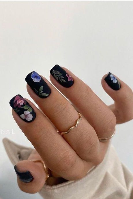 Floral Nail Ideas, flower nails, floral nails for spring, classy floral nails, chic flower nails, dainty daisy floral nails, dark floral nails, dark romance flower nails Nails Dainty, Floral Nail Ideas, Nails Floral, Nails Dark, Nail Art Designs Images, Hippie Nails, Floral Nail, Nail Jewels, Metallic Nails