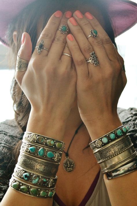 Love / or not ❤️ Modern Day Hippie, Modern Hippie, Bohemian Jewellery, Hippie Look, Turquoise Jewelry Native American, Boho Accessories, Brighton Jewelry, Hippie Jewelry, Jewelry Outfit