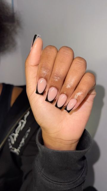 Black Frech Tip, Black French Tip Nails On Black Women, Short Acrylic Nails Designs Black, Black Frenchies Nails, Short Nail Black French Tip, Short Black Frenchies, Black Frenchies, Black And White Frenchies Nails, Frenchies Nails