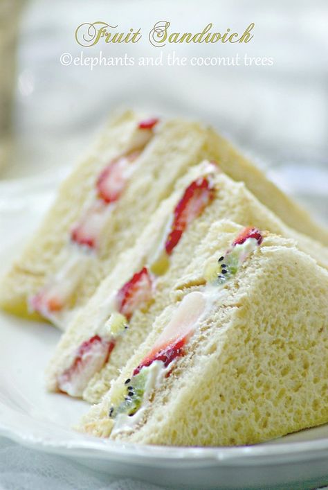 Finger Sandwiches Tea Party, Sweet Tea Sandwiches, Princess Lunch Ideas, Tea Party Finger Foods, Picnic Food Recipes, Fruit Sandwiches, Tea Party Sandwiches Recipes, Party Sandwiches Recipes, Cake Sandwiches