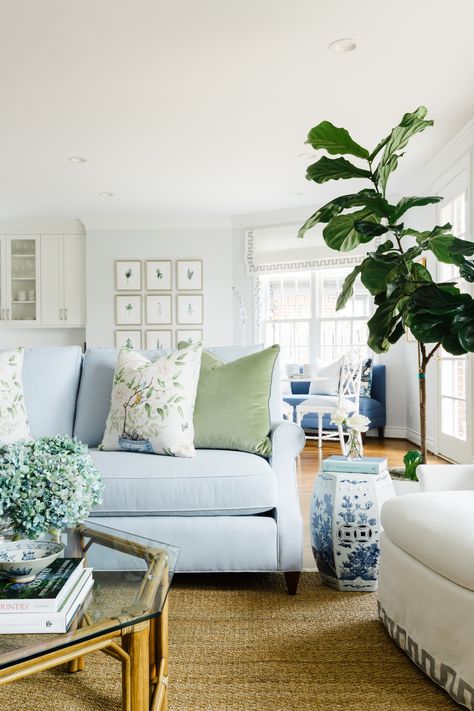 Gracious People: Paloma Contreras - Lauren Liess Coastal Eclectic, Blue And Green Living Room, 2023 Beach, Styl Hampton, Casa Country, Pink Living Room, Coastal Living Rooms, Living Room Green, Blue Living Room