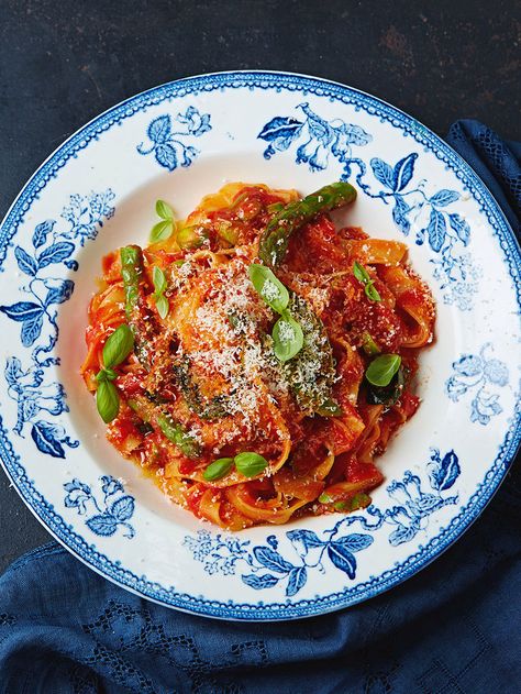 Tomato Tagliatelle, Cannelloni Pasta, Cannelloni Recipes, Tagliatelle Pasta, Hunger Pangs, Vegetarian Pasta Recipes, Fresh Meals, Italian Pasta Dishes, Parmesan Recipes