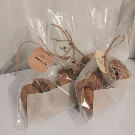 Individually Wrapped Cookies Packaging Ideas, Bake Goods Packaging, Gifting Cookies Packaging, Cookie Individual Packaging, Packaging Baked Goods As Gifts, Individual Wrapped Cookies, Handmade Cookies Packaging, Cute Packaging For Cookies, Cute Cookies Packaging