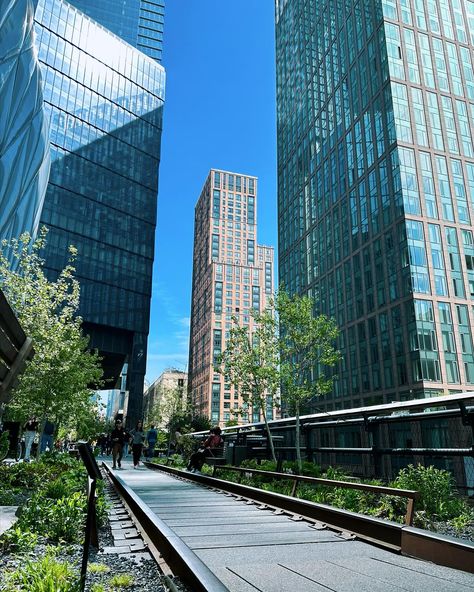 “Your heartbeat on the High Line” - Taylor Swift (song, Cardigan) recent #photodump for the Highline | April 28, 2024 first pic 🤳 @drolanpaungan the rest of the photos 📸🎥 by me. #nyc #nycspots #photodump #sundate #aboutlastweekend #coupledate #recently #springtime #clearingmycameraroll 🫠 The Highline Nyc, The Highline, Taylor Swift Song, High Line, Taylor Swift Songs, The High, Photo Dump, In A Heartbeat, One Pic