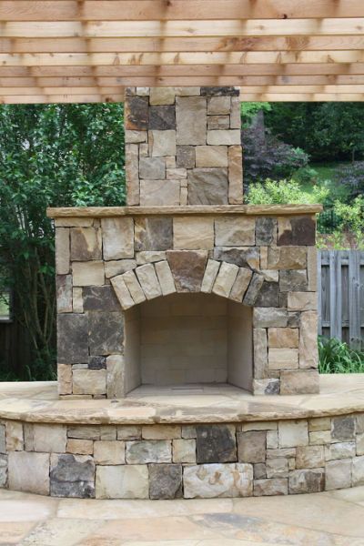 Back Patio With Fireplace, Outdoor Stone Fireplaces, Boho Decor Ideas, Outside Fireplace, Stone Fireplaces, Outdoor Fireplace Designs, Outdoor Fireplace Patio, Patio Fireplace, Backyard Fireplace