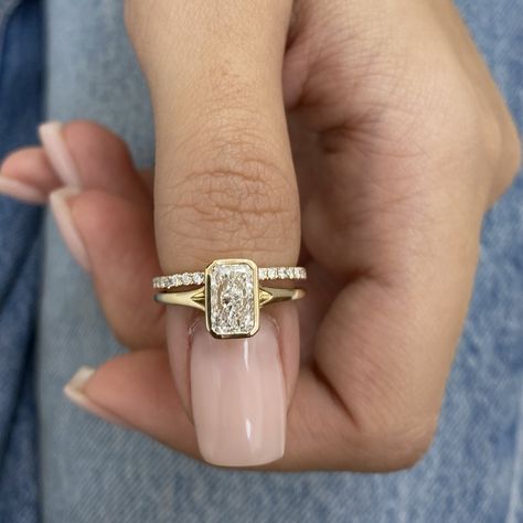 ad eBay - Diamond Ring VS1 E IGI Cert Radiant 1.41 Ct Labcreated 14K Gold Band Bezel Set - Buy Now, click the link (eBay) Bezel Set Engagement Ring, Stacked Wedding Bands, Radiant Cut Engagement Rings, Bezel Engagement Ring, Gold Band, Bezel Setting, Solitaire Ring, Gold Bands, Diamond Rings