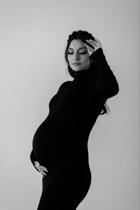 Black Dress Maternity Photos, Black And White Maternity Shoot Couples, Maternity Shoot Black And White, Maternity Photography Black And White, Black And White Maternity Shoot, Black And White Maternity Photos, Bump Photoshoot, Black And White Maternity, Shoot Concept