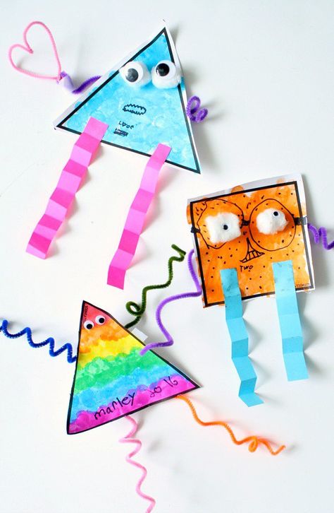 A great way to work on shapes while making art: Shape Monsters! Fun craft for preschoolers! Monster Theme Preschool, Shape Monster, Preschool Pumpkin, Monster Activities, Preschool Art Projects, Sand Tray, Teaching Shapes, Monster Theme, Shapes Preschool