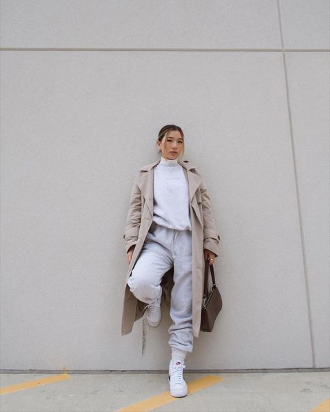 𝘔𝘐𝘙𝘐𝘈𝘕 on Instagram: “sweatsuit + trench coat szn 〰 tap for outfit details . . . . . . . #90sstyle #90sfashion #sweatsuit #turtleneckseason #adidasoriginals…” Sweatpants Trench Coat, Sweatsuit And Trench Coat, Matching Sweatsuit Outfit, Sweatsuit Outfits Women, Sweatsuit Outfits, Grey Sweatsuit, Sweatsuit Outfit, Trench Outfit, Plane Outfit