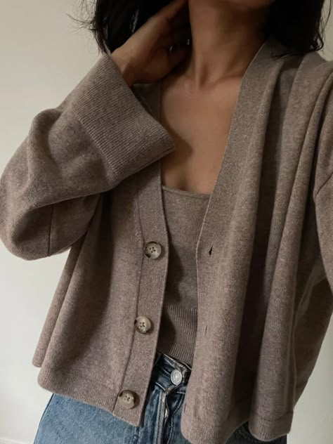 This slouchy V-Neck cardigan is an easy everyday second-skin, to wear with the Honore tank. It is made of grade A cashmere, with wide cuffs that wear slouchy and cozy. SIZING  True to size YARN Cashmere FIBER ORIGIN Cashmere Goat Down:Cashmere is a type of hair and not a breed. All goats have cashmere fibers, which is Fantasy Wardrobe, Fall Fits, Winter Fits, Mode Inspo, Cashmere Cardigan, Clothing Styles, Spring 2024, Fall Winter Outfits, Fall Fashion