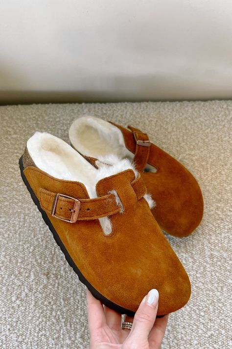 Birkenstock Boston Sherpa, Fall Shoes 2022, Fall Birkenstock, Sherpa Clogs, Clog Fits, Fuzzy Clogs, Birkenstocks Birkenstock, Fall Slippers, Euro Winter