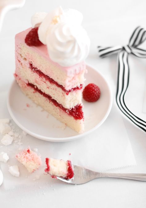 Rose Desserts, Rosewater Cake, Rose Cake Recipe, Water Cake, Raspberry Frosting, Raspberry Desserts, Raspberry Rose, Rose Recipes, Slice Of Cake