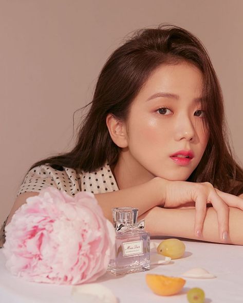 Jisoo Blackpink 20200622 Dior parfume photoshoot Blackpink Members, Elle Magazine, Jisoo Blackpink, Ji Soo, Blackpink Photos, Blackpink In Your Area, Black Pink Kpop, Blackpink Rose, Lalisa Manoban