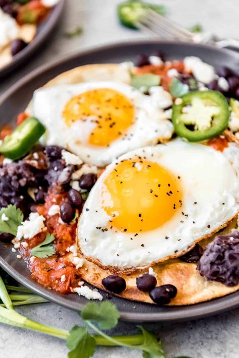 Huevos Rancheros is a classic Mexican breakfast that will leave you more than satisfied. Crisp corn tortillas, topped with a bed of black beans, a fried egg, homemade ranchero sauce, and delicious toppings. This recipe is a savory breakfast dream! | huevos rancheros recipe mexican | huevos rancheros recipe authentic | huevos rancheros breakfast | huevos rancheros recipe breakfast Huevos Rancheros Recipe Easy, Pozole Verde Recipe, Breakfast Mexican, Ranchero Sauce, Huevos Rancheros Recipe, Homemade Fudge Recipes, Hashbrown Breakfast Casserole, Mexican Recipe, Mexican Breakfast