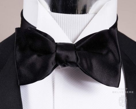 11 Bow Ties Every Man Should Have Wing Collar Shirt, Black Tie Dress Code, Mens Formalwear, Classic Tuxedo, Men's Ties, King Fashion, Black Bow Tie, Dapper Gentleman, Mens Formal Wear