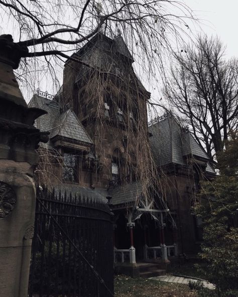 The Dead Romantics, Manor Aesthetic, Gothic Academia, Green Academia, Academia Aesthetics, Dark Paradise, Gothic Aesthetic, Dark Gothic, Dark Academia Aesthetic