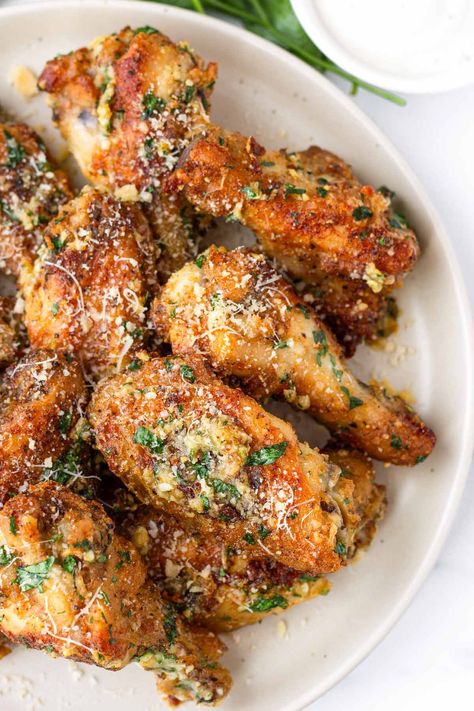 Garlic Parmesan Wings! These delicious chicken wings are packed with buttery, garlicky, and cheesy parmesan flavors. They are baked until golden brown and crispy. Gf Entrees, Garlic Parmesan Wings Recipe, Parmesan Wings Recipe, Baked Garlic Parmesan Chicken, Parmesan Wings, Garlic Parmesan Wings, Parmesan Chicken Wings, Garlic Parmesan Chicken Wings, Chicken Tenderloin