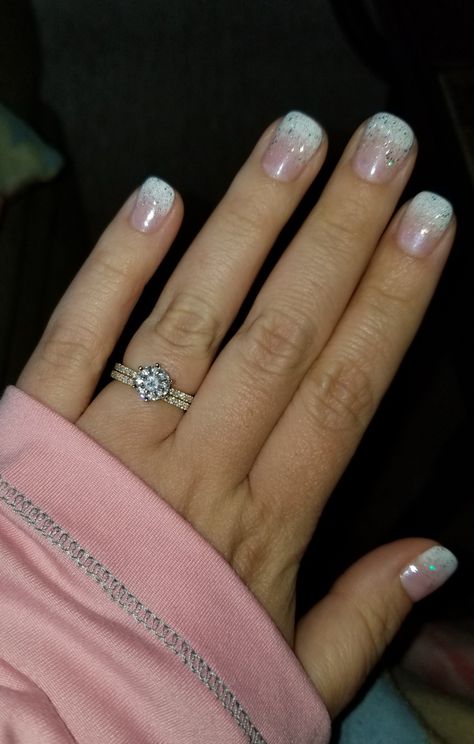 French Manicure Beach Designs, Glitter French Manicure Short Nails, Classy Glitter Nails, French Manicure With Glitter, Sparkly French Manicure, Sparkle French Manicure, Manicure With Glitter, French Shellac, French Manicure Short Nails