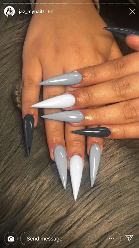 Stiletto Nails Spring Colors, Stilleto Nails Designs Blue, Blue Sharp Nails, Simple Acrylic Nails Stiletto, Solid Color Stiletto Nails, Light Blue Nails Stiletto, Blue Nail Designs Stiletto, Blue Stilletos Nails, Stiletto Blue Nails