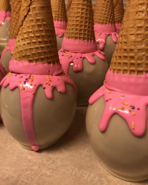 Peach Candy Apples, Pink Party Foods, Gourmet Candy Apples, Apple Ice Cream, Strawberry Recipe, Gourmet Caramel Apples, Candy Apple Recipe, Chocolate Covered Strawberry Recipe, Bakery Design Interior