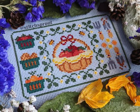 🧺🥕Homegrown Farmer Sampler🥕🧺 Hooray!! This little cutie was originally featured in Just CrossStitch Magazine a while back but is now available on my støre!! 🎉✨🌱💚 Would make a really cute lil gift for any moms who love gardening...!!! My favorite part is how the little carrots came out 😭😭 𝐏𝐚𝐭𝐭𝐞𝐫𝐧 𝐚𝐯𝐚𝐢𝐥𝐚𝐛𝐥𝐞 𝐨𝐧 𝐦𝐲 𝐄𝐭𝐬𝐲, 𝐥𝐢𝐧𝐤 𝐢𝐧 𝐛𝐢𝐨! . . . . . #moderncrossstitch #sharethelex #sampler #crossstitchersofinstagram #crossstitch #crossstitching #fiberart #pointdecroix #dmcembroidery #stitchersofinst... Cross Stitch Cottagecore, Cottage Core Cross Stitch, Pie Cross Stitch, Spring Cross Stitch Patterns, Stitch Photos, Cozy Kitchen Decor, Primitive Cross Stitch Patterns, Garden Cross Stitch, Cross Stitch Sampler Patterns