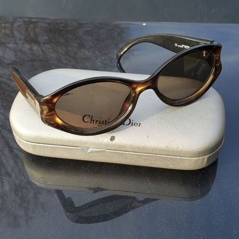 Acssesories Aesthetic, Aesthetic Sun Glasses, Stylish Glasses, Cat Eyes, Vintage Sunglasses, Looks Vintage, Glasses Fashion, Cute Jewelry, Christian Dior