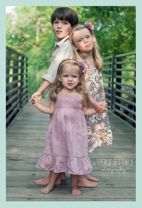 So cute Composition Photo, Sibling Pictures, Sibling Poses, Sibling Photography, Sibling Photos, Family Photo Pose, Photographs Ideas, Foto Tips, Foto Poses