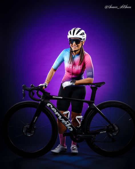 Wafa Joozi Cyclist Portrait Gig Photoshoot, Bicycle Photoshoot, Sports Portraits, Sport Portraits, Human Interest, Portrait Photos, Studio Photoshoot, Best Photo Poses, Backgrounds Phone Wallpapers