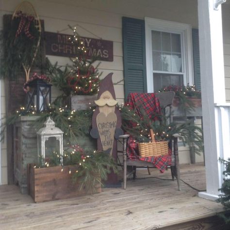 Primitive Country Christmas Porch Decorating Ideas, Outdoor Primitive Christmas Decorations, Primitive Porch Decor, Galvanized Tub Christmas Decor, Primitive Christmas Porch, Porch Christmas Decorations, Christmas Porches, Primitive Country Christmas, Primitive Christmas Decorating