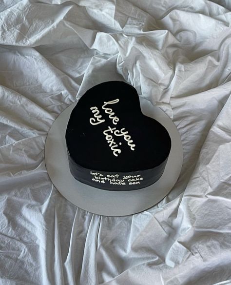 Funny Cake Text, 1 Year Anniversary Cake Aesthetic, Bday Cake For Boyfriend, Birthday Cake For My Boyfriend, Cake Boyfriend, 1 Year Anniversary Cake, Cake Ideas For Boyfriend, Cake For My Boyfriend, Boyfriend Cake