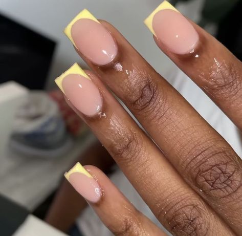 French Tip Nails Oval, Nails Short French Tip, Oval Nail Tips, Acrylic French Tip Nails, Nails Short French, Acrylic French Tip, Short French Tip, Acrylic Nails Yellow, Oval Nail