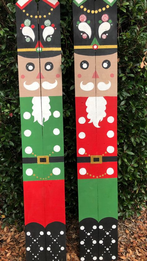 Nutcracker Diy, Christmas Booth, Nutcracker Decor, Nutcracker Christmas Decorations, Wooden Christmas Crafts, Fence Posts, Porch Entry, Christmas Signs Wood, Christmas Wood Crafts