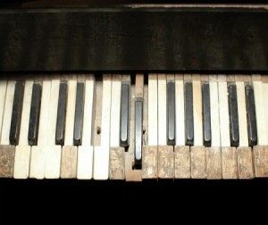 Ideas For Recycling, Old Piano, Piano Parts, Old Pianos, Trash To Treasure, Upcycled Furniture, Repurposed Furniture, Repurpose, Piano