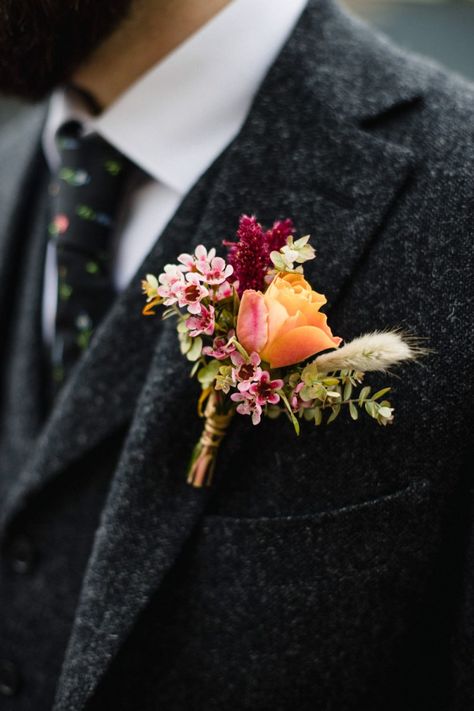 Barber Photography, Wildflower Wedding Theme, Buttonhole Flowers, Groom Buttonholes, Button Holes Wedding, Groom Accessories, Rock Dresses, Floral Rosa, Bridal Bridesmaid Dresses