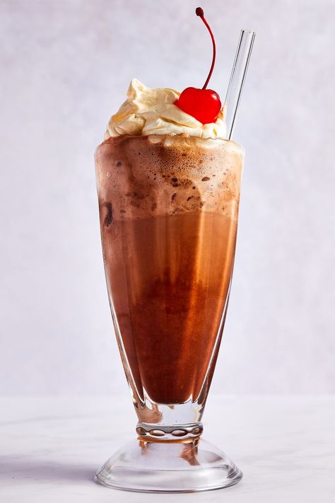 Old Fashioned Milkshake, Ice Cream Soda Recipe, Club Soda Recipes, Old Fashioned Ice Cream, Ice Cream Soda, Cute Objects, Soda Flavors, Soda Shop, Soda Recipe