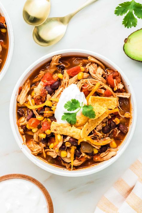 Shredded Chicken Chili Recipe, Chicken Red Chili Recipes, Roasted Red Pepper Chicken Chili, Chicken Chili Using Rotisserie Chicken, Rotisserie Chicken Chili Recipes, Pulled Chicken Chili, Chicken Chili With Rotisserie Chicken, Shredded Chicken Soup Recipes, Chilies Chicken Tortilla Soup