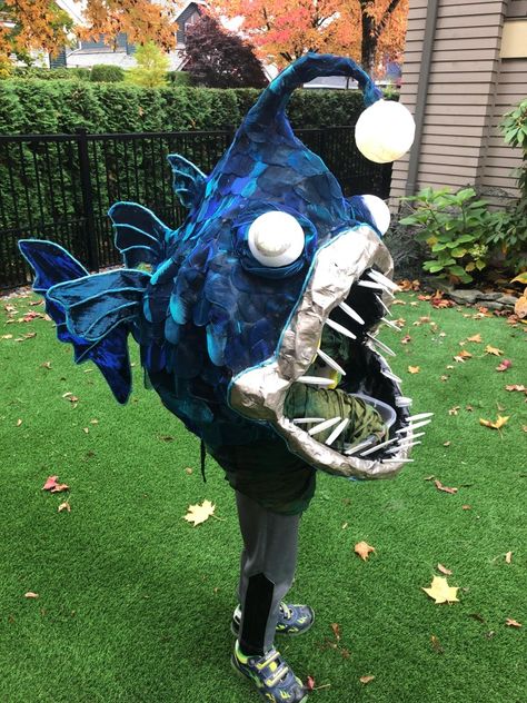 Underwater Halloween Costumes, Pool Noodle Costume Ideas, Mythical Creatures Halloween Costumes, Electric Eel Costume, Pufferfish Costume, Blowfish Costume, Diy Under The Sea Costumes, Anglerfish Costume, Sea Monster Costume