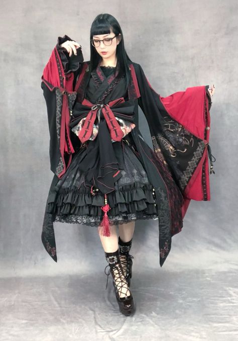 Gothic Japanese Kimono, Goth Kimono, Rocker Girl Aesthetic, Dark Kimono, Eevee Cosplay, Japanese Goth, Alt Subcultures, Otome Fashion, Japanese Punk