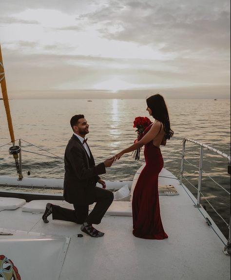 Read Mayura and Hardik's marriage proposal story on howtheyasked.com – the only site that makes you cry (happy tears) daily. Sunset Proposal, Yacht Wedding, How We Met, Proposal Photos, Marriage Goals, Wedding Proposals, Marriage Proposal, Gorgeous Sunset, Happy Tears