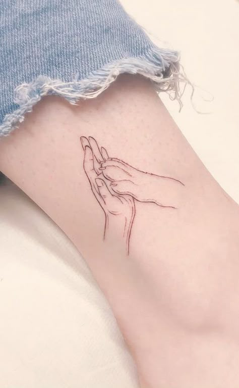 Cat Tattoo Ideas, Petit Tattoo, Small Pretty Tattoos, Small Hand Tattoos, Cute Tattoos For Women, Line Art Tattoos, Discreet Tattoos, Subtle Tattoos, Mom Tattoos