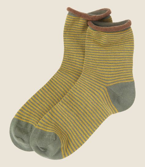 Stripe Socks, Simple Clothing, Fire Fits, Striped Socks, Knitting Inspiration, For The Home, Sock Shoes, Get Dressed, Simple Outfits